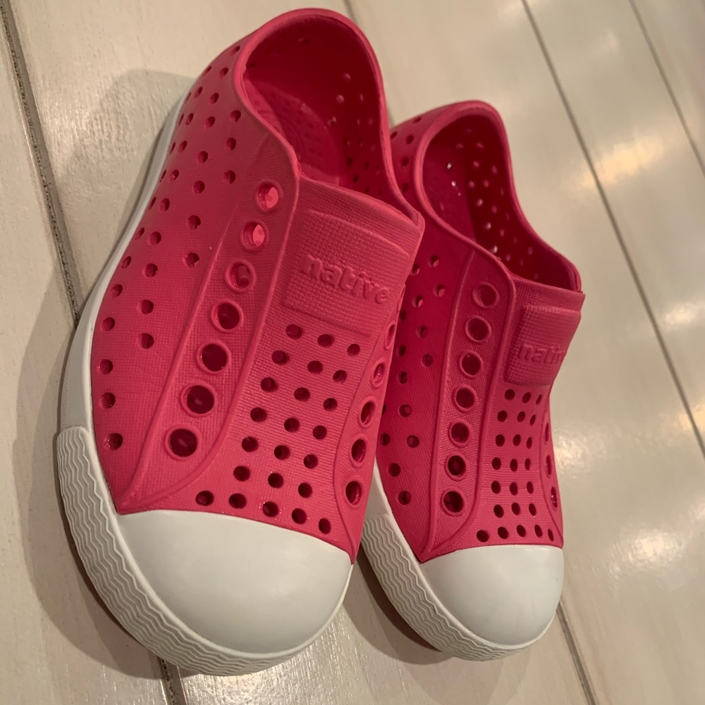 Native toddler pink shoes